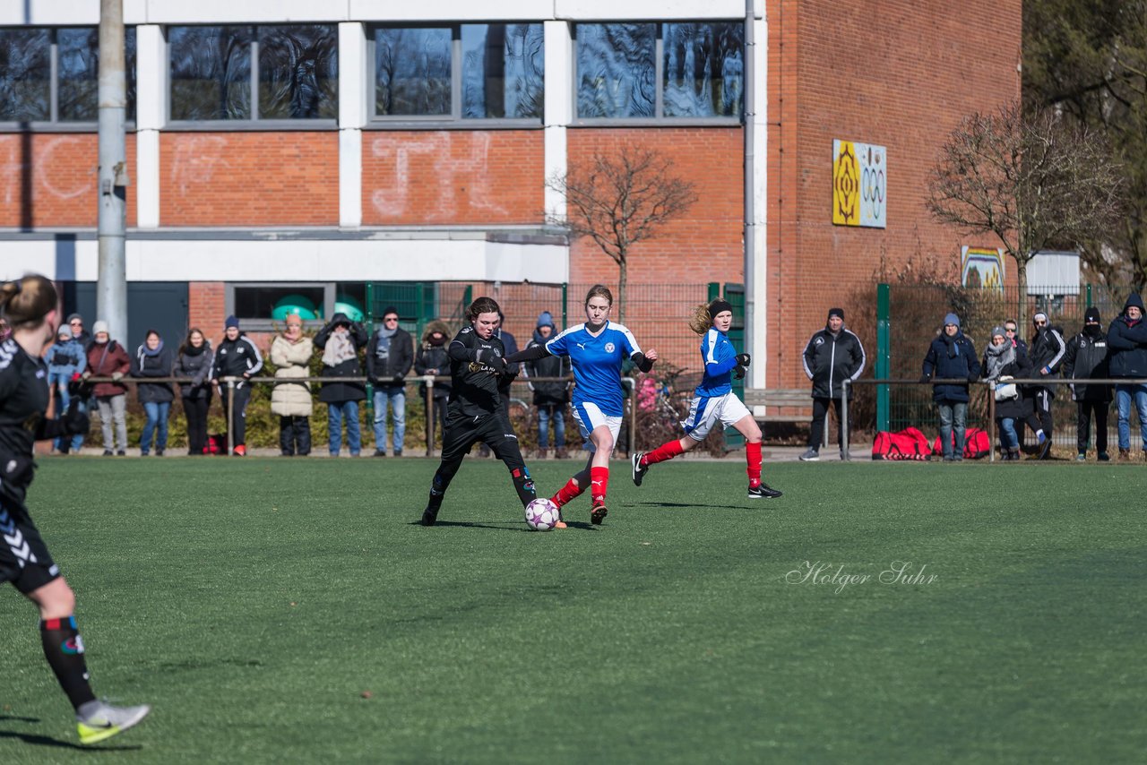 Bild 278 - B-Juniorinnen Halbfinale SVHU - Holstein Kiel : Ergebnis: 3:0